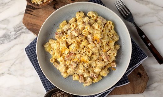 Mac 'n' cheese με μπέικον στο τηγάνι από τον Άκη Πετρετζίκη!