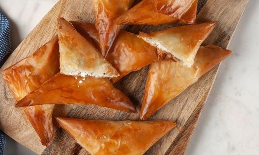 Τυροπιτάκια στη φριτέζα αέρος από τον Άκη Πετρετζίκη