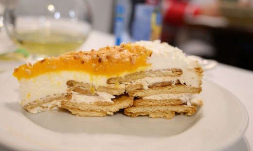 Γλυκό ψυγείου με μπισκότα και κρέμα