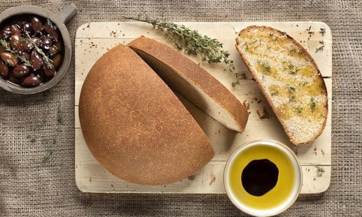 Ψωμί με αλεύρι ζέας από τον Άκη Πετρετζίκη