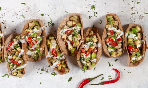 Τάκος με κοτόπουλο, αβοκάντο και sour cream από τον Άκη Πετρετζίκη