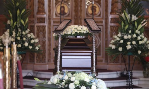 Κηδεία Στηβ Κακέτση: Θλίψη στο τελευταίο αντίο στον επιχειρηματία