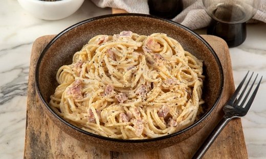 Καρμπονάρα στο τηγάνι σε 10 λεπτά από τον Άκη Πετρετζίκη