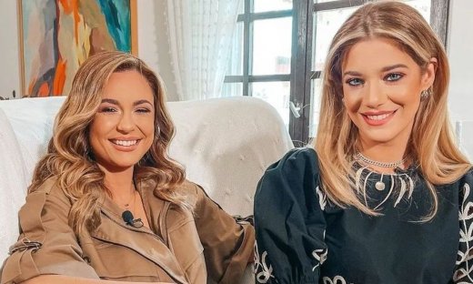 Η Θάλεια Ματίκα ποζάρει πιο ξανθιά από ποτέ και ανοίγει το σπίτι της στη Τζένη Θεωνά