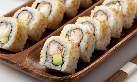 Αυτή τη συνταγή θα τη λατρέψεις! Sushi rolls με γαρίδα τεμπούρα από τον Άκη Πετρετζίκη!