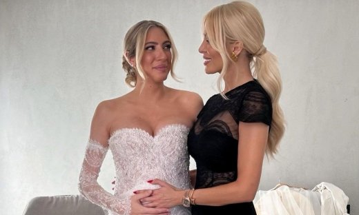 Βουρκωμένη η Καινούργιου στον γάμο Μουζουράκη!Η αδερφική φιλία με τη Μαριλού & τι ζήτησε από τη νύφη