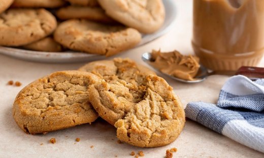 Μπισκότα φυστικοβούτυρου με τρία υλικά