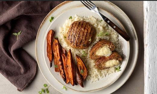 Γεμιστά μπιφτέκια κοτόπουλου από τον Άκη Πετρετζίκη