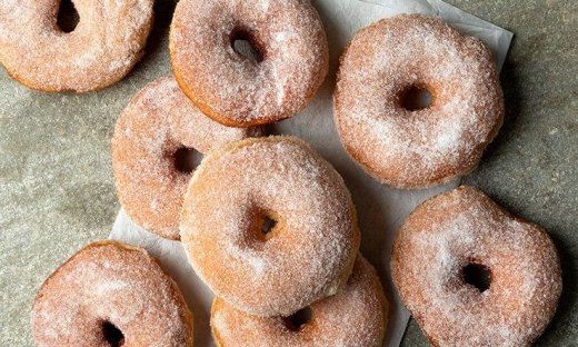 Λουκουμάδες παραλίας από τον Άκη Πετρετζίκη!