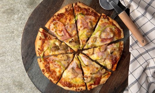 Πίτσα special από τον Άκη Πετρετζίκη!