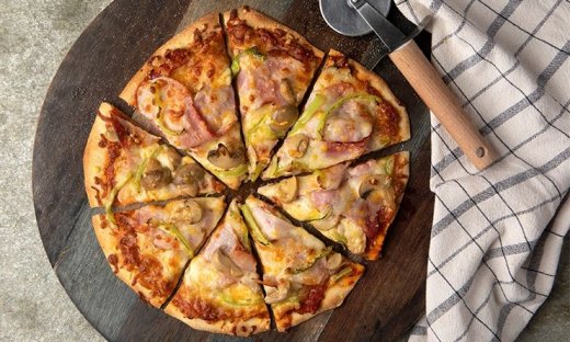 Πίτσα special από τον Άκη Πετρετζίκη