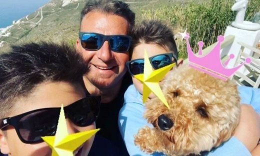 Γιώργος Λιάγκας: Με τους γιους του στην Ύδρα