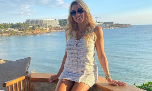 Η Κωνσταντίνα Σπυροπούλου πόζαρε με ρούχο που φόρεσε 1η φορά έγκυος αλλά όλοι πρόσεξαν τα παπούτσια