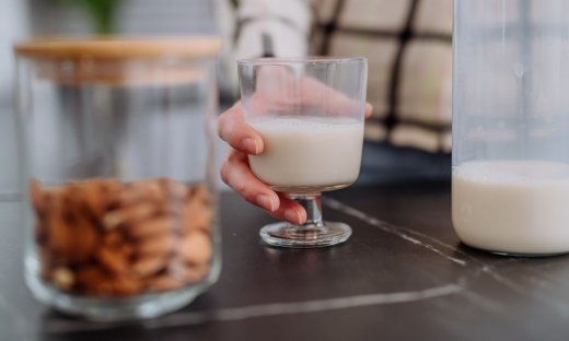 Σπιτικό γάλα αμυγδάλου: Πώς θα το φτιάξετε