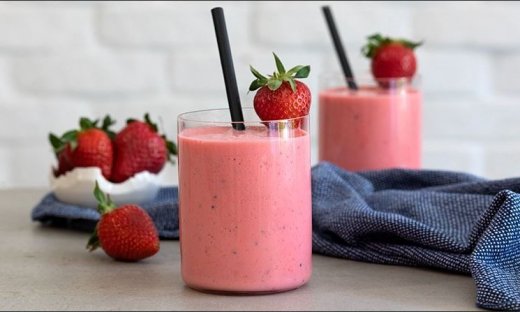 Smoothie με φράουλα και ακτινίδιο από τον Άκη Πετρετζίκη