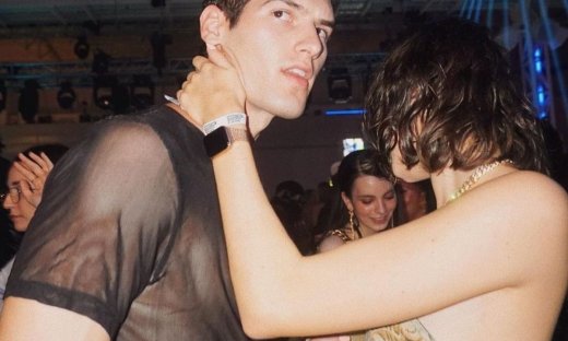 Ο Αιμιλιάνο Μάρκου του GNTM ποζάρει με τη γυναίκα της ζωής του.