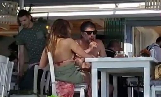 Βανδή-Μπισμπίκης: Οι πρώτες βουτιές στο Καβούρι και το γεύμα θαλασσινών δίπλα στη θάλασσα