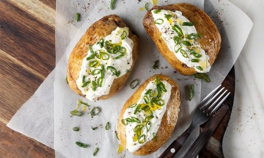 Πατάτες jacket στον φούρνο μικροκυμάτων από τον Άκη Πετρετζίκη!