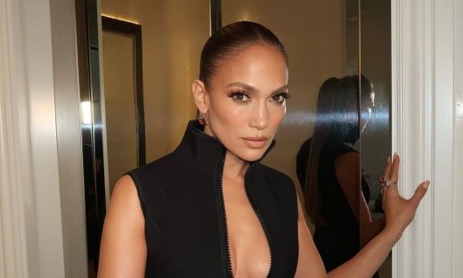 Peachy nails: Η Jennifer Lopez υιοθέτησε το super καλοκαιρινό χρώμα στο manicure της