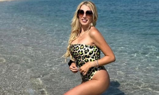 Τα μαγιό που κολακεύουν όλες τις γυναίκες: Αυτά τα σχέδια επιλέγει η Κωνσταντίνα Σπυροπούλου