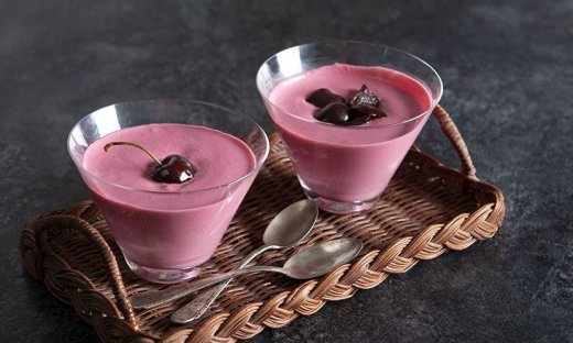 Γιαούρτι με παντζάρια και κεράσια από τον  Άκη Πετρετζίκη