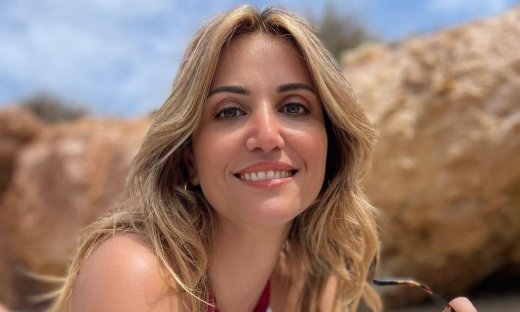 Η Σοφία Παυλίδου με ολόσωμο μαγιό στην παραλία σε καλοκαιρινό και ανέμελο mood!