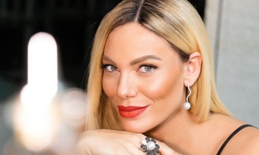 Η Μαλέσκου άλλαξε τα μαλλιά της 1,5 μήνα μετά τη γέννα και δείχνει και τη σιλουέτα της