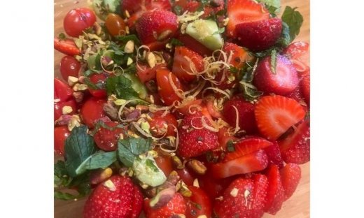 Συνταγή για την απόλυτη δροσερή καλοκαιρινή σαλάτα με καρπούζι- Γράφει η Majenco