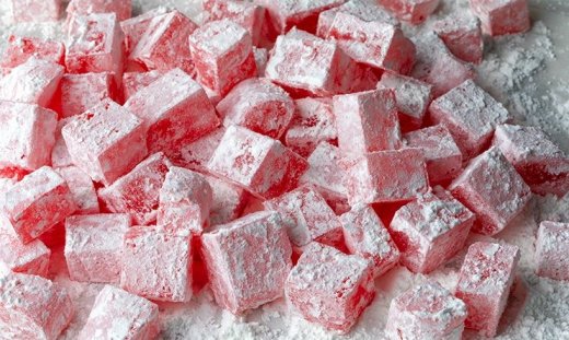 Λουκούμια τριαντάφυλλο από τον Άκη Πετρετζίκη