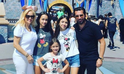 Η μικρότερη κόρη του Θάνου Πετρέλη έχει πάρει το ταλέντο του & το βίντεο που τραγουδάει έγινε viral