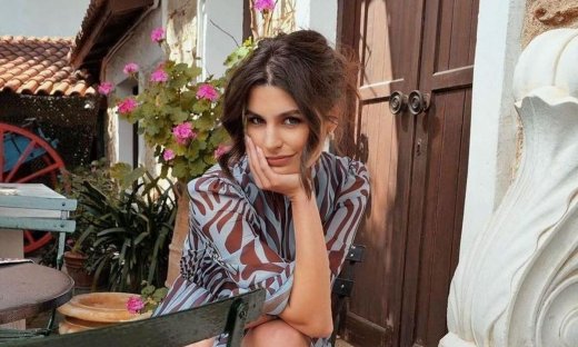 Η Δανάη Παππά έκανε το πιο stylish χτένισμα στην παραλία και το τρολ σχόλιο στον εαυτό της