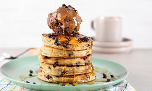 Chocolate chip pancakes από τον Άκη Πετρετζίκη