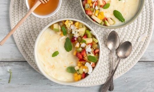 Ρυζόγαλο με φρουτοσαλάτα από τον Άκη Πετρετζίκη