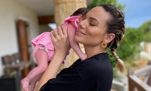Ιωάννα Μαλέσκου: H τρυφερή φωτογραφία της κορούλας της με τα ροζ χταποδάκια!