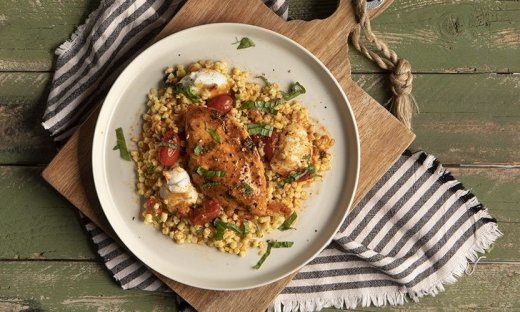 Κοτόπουλο Caprese από τον Άκη Πετρετζίκη