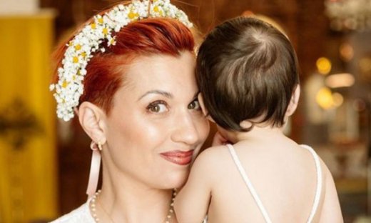 Πέννυ Μπαλτατζή: Οι λεπτομέρειες που λάτρεψαν οι μαμάδες στη βάφτιση της κόρης της και το κολιέ