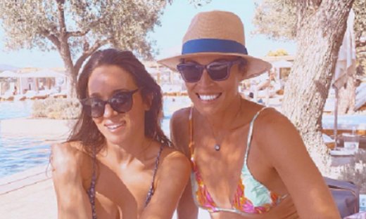 Στις φωτογραφίες της Μαριέττας Χρουσαλά με μαγιό η Καλομοίρα επιμένει να κάνει το ίδιο σχόλιο