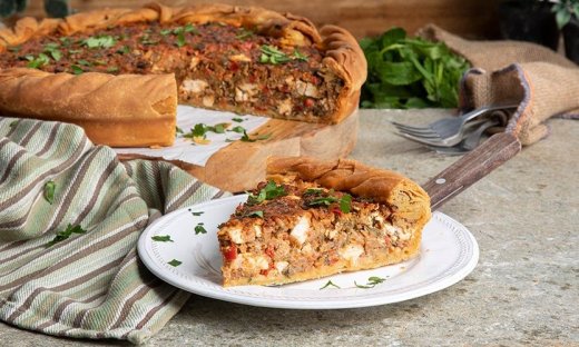 Μεσογειακή πίτα με λαχανικά, φέτα και μυρωδικά από τον Άκη Πετρετζίκη!