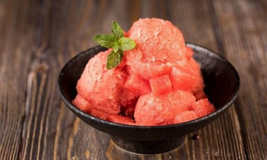 Σορμπέ καρπούζι από τον Άκη Πετρετζίκη!