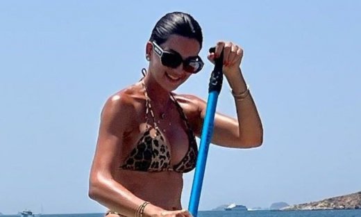 Οι διακοπές της Σταματίνας Τσιμτσιλή στην Πάρο και το σχόλιο για την «παράξενη» φωτογραφία