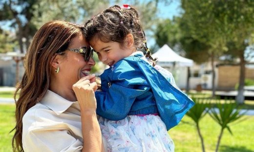 Ελένη Χατζίδου: Η νέα φώτο με την κόρη της, Μελίτα στην πισίνα