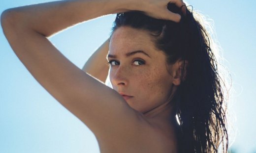 Φτιάξε με φυσικά υλικά το spray που θα κάνει τα μαλλιά σου να μοιάζουν λες και βγήκες από τη θάλασσ