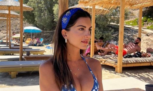 Σταματίνα Τσιμτσιλή: Η selfie στη Σύρο με τον Θέμη και τον γιο τους