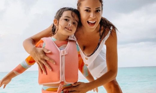 Η Ελένη Χατζίδου στις Mαλδίβες με μπικίνι πιο γυμνασμένη από ποτέ