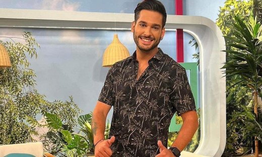 Φοίβος Παπαδάκης: Στιγμιότυπα από τις διακοπές με τη σύντροφό του και η επιστροφή στο Καλοκαίρι #Yes