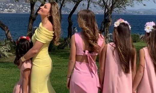 Πετρουλάκη: Ποζάρει με μαγιό μαζί με τις καλλονές κόρες της και να τί πρόσεξαν όλοι