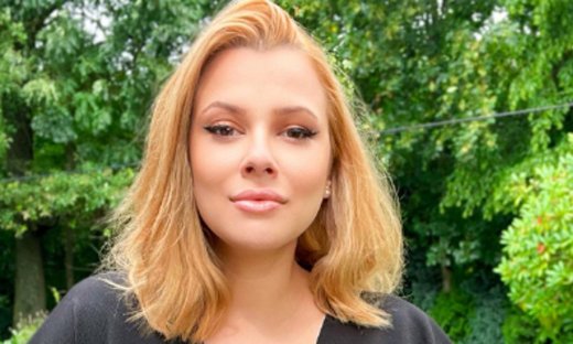 H Λάουρα Νάργες έγινε 33 και το γιόρτασε με μία νέα αλλαγή στα μαλλιά (και μία αινιγματική λεζάντα)