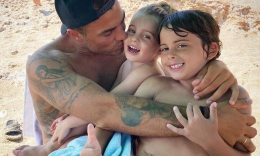 Στέλιος Χανταμπάκης: Αθλητής ήδη ο 10χρονος γιος του και οι followers σχολίασαν τους κοιλιακούς του