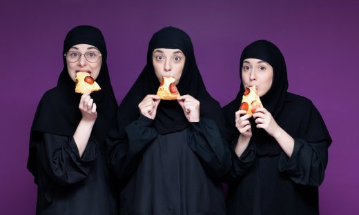 Φόνοι στο καμπαναριό: Τι κάνουν 3 μοναχές και η Eλένη Φουρέιρα στα γυρίσματα της θεϊκής κωμωδίας