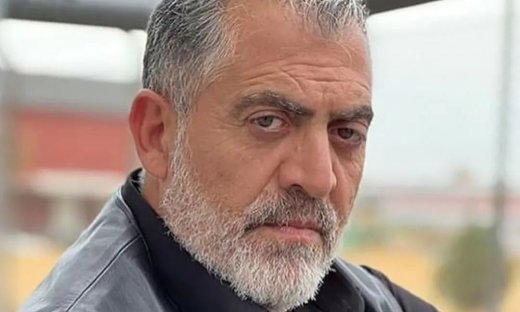 Η γη της ελιάς: Ο Κωνσταντίνος το σκάει από τους ληστές και απειλεί τον Δημοσθένη: «Λήξε το τώρα»